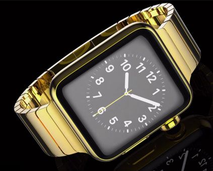 Apple Watch на золотом блочном браслете 